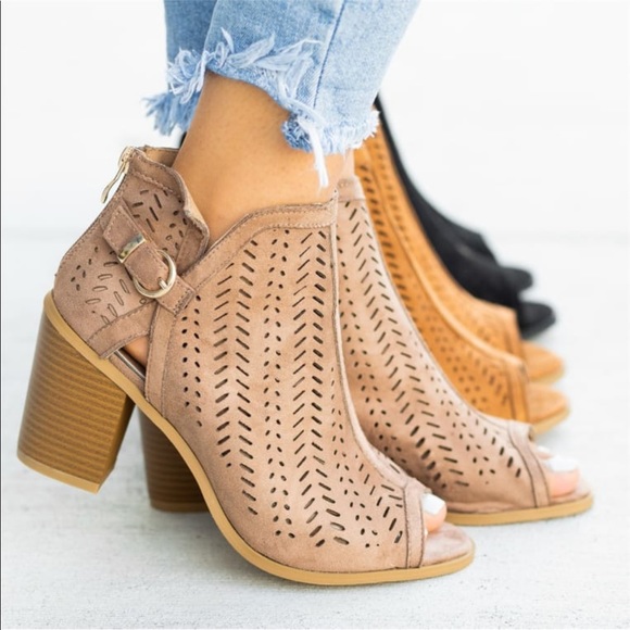 🎉Restocked 🎉 3 Colors laser open toe booties - Picture 2 of 11